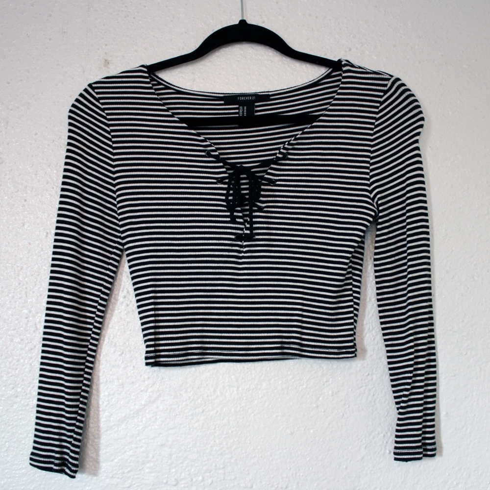 FOREVER 21 Black and White Stripe Ribbed Crop Top w/ Lace Up size medium